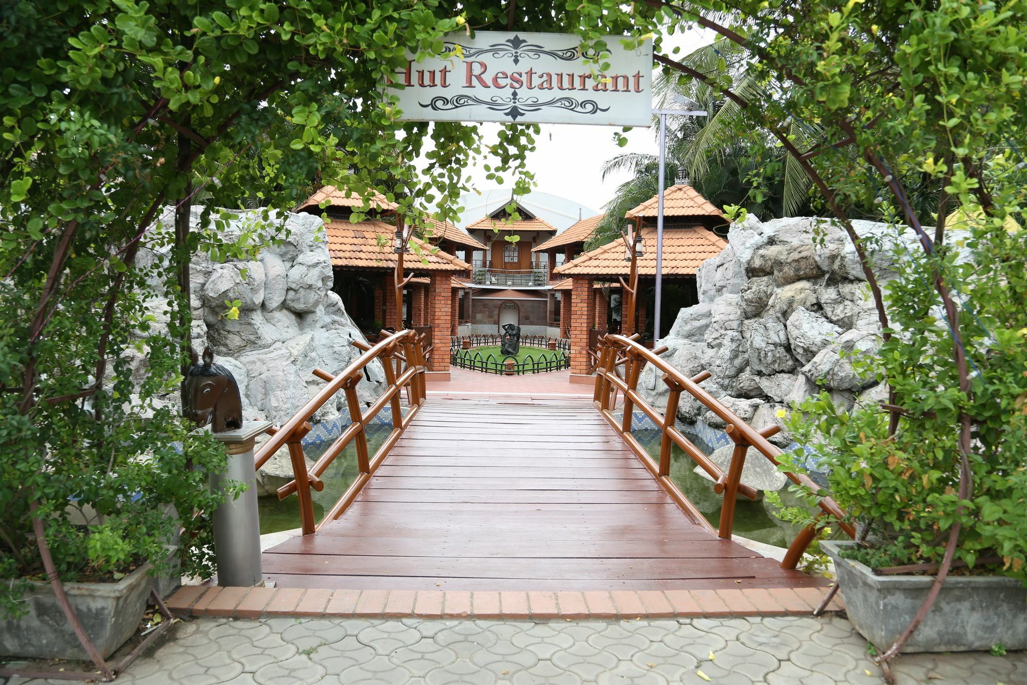 Capital O 6229 Ilara Hotels And Resorts Siruseri Extérieur photo